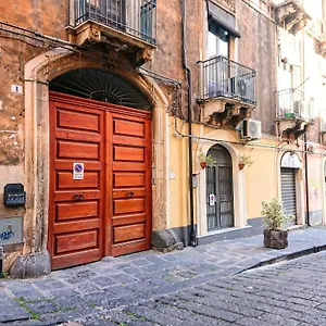 Siculi , Aeroporto di Catania Fontana Rossa Italia